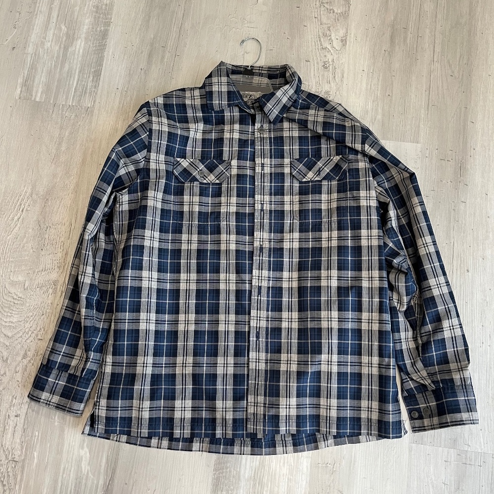 Men’s casual shirt size large